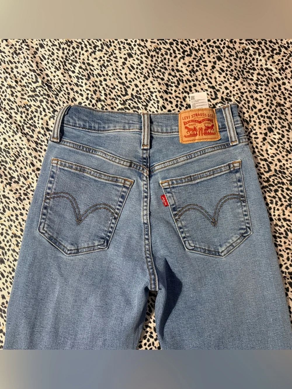 ✨Levi’s Wedgie Straight Jeans✨